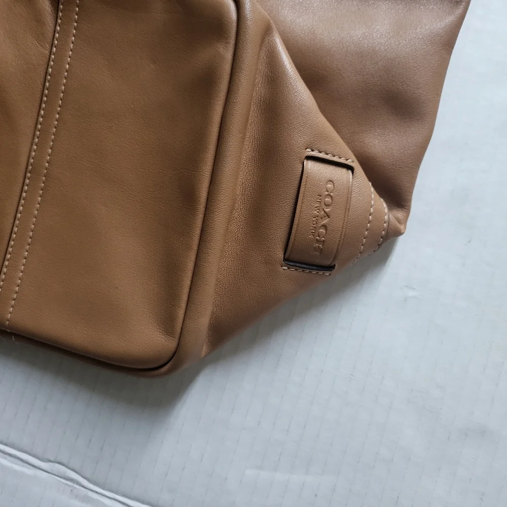 Coach Hadley Duffle Bag . - Picture 14 of 16
